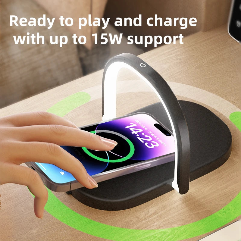 Crescent Light : Éclairez vos soirées avec douceur grâce à son arche tactile à trois intensités.