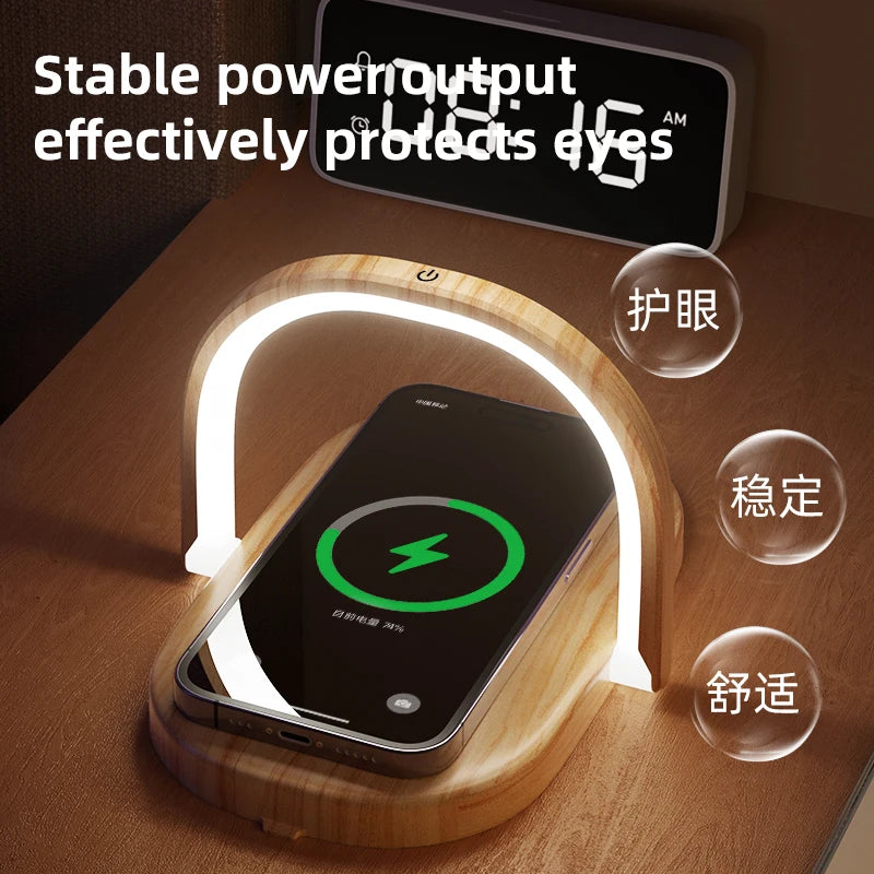 Crescent Light : Éclairez vos soirées avec douceur grâce à son arche tactile à trois intensités.
