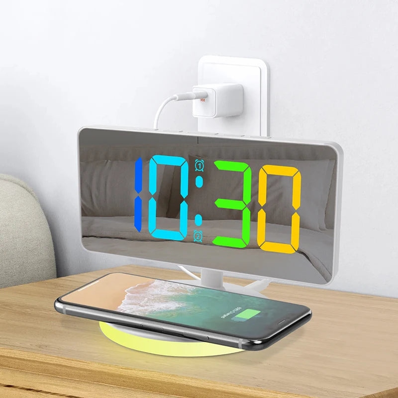 Spectrum Wake : Station de charge et horloge chromatique.
