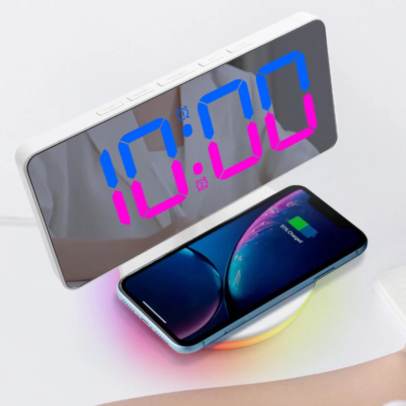 Spectrum Wake : Station de charge et horloge chromatique.